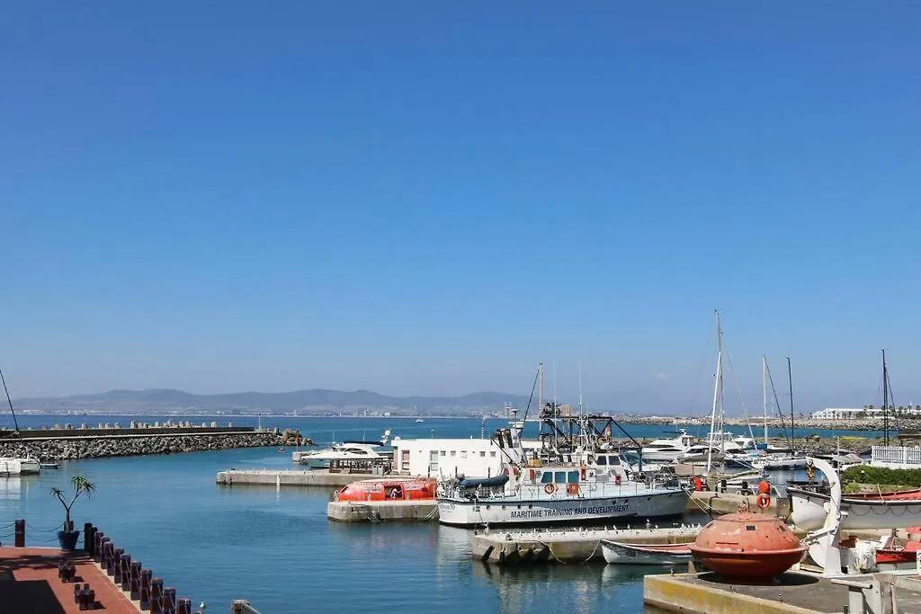 Spacious Sea Facing One Bedroom Apartment Cape Town
