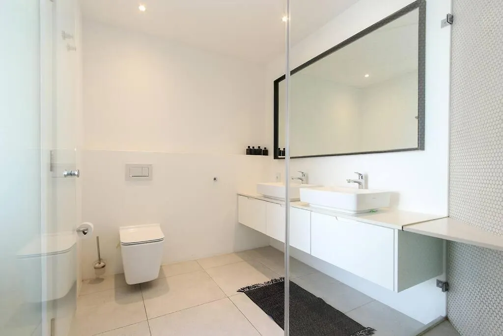 Spacious Sea Facing One Bedroom Apartment Cape Town