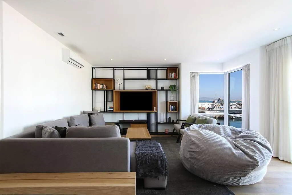 Spacious Sea Facing One Bedroom Apartment Cape Town