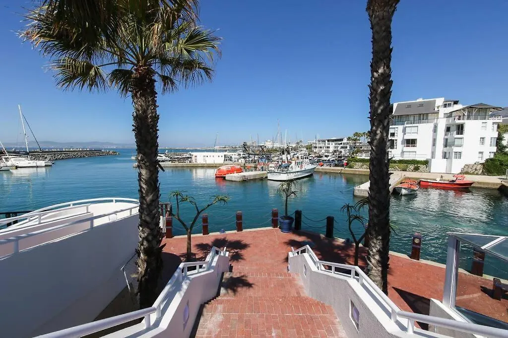 Spacious Sea Facing One Bedroom Apartment Cape Town