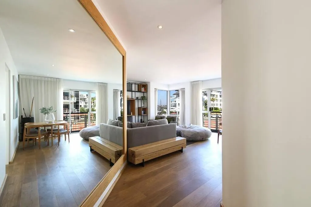 Spacious Sea Facing One Bedroom Apartment Cape Town