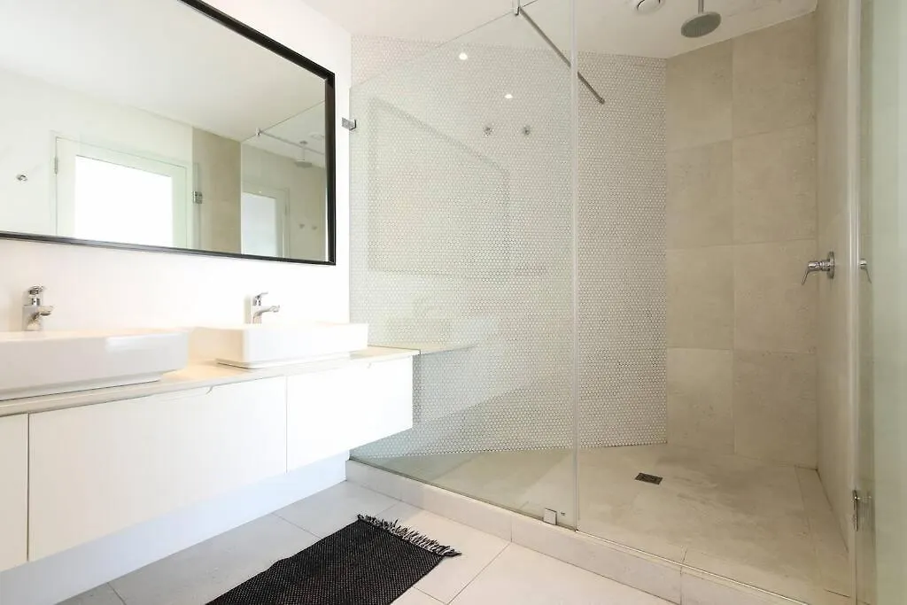 Spacious Sea Facing One Bedroom Apartment Cape Town
