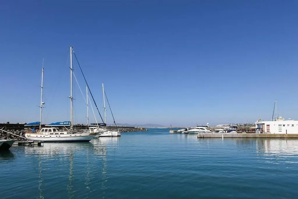Spacious Sea Facing One Bedroom Apartment Cape Town