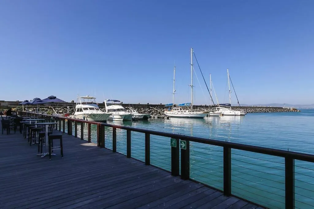 Spacious Sea Facing One Bedroom Apartment Cape Town